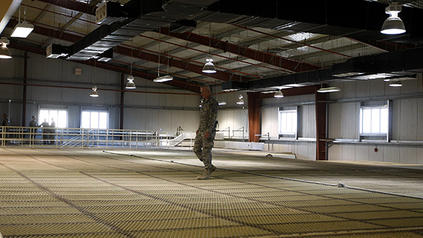 Americká armáda předala správu kontroverzní věznice Bagram