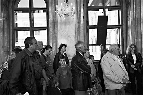 Fotografie: Jsem tu správně  ve frontě na politickou kulturu, prosím? - Autor: Tomki Němec