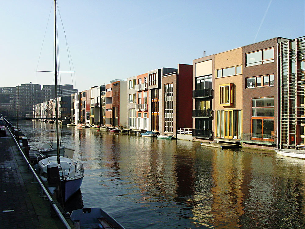 V Praze by se tak v budoucnu mohly objevit i dosud nepříliš využívané typologie, které známe například z Amsterdamu nebo Londýna. Viz obr. Borneo Eiland, Amsterdam, autor West 8.
