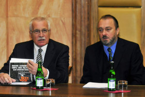 Prezident Václav Klaus se svým tajemníkem Ladislavem Jaklem
