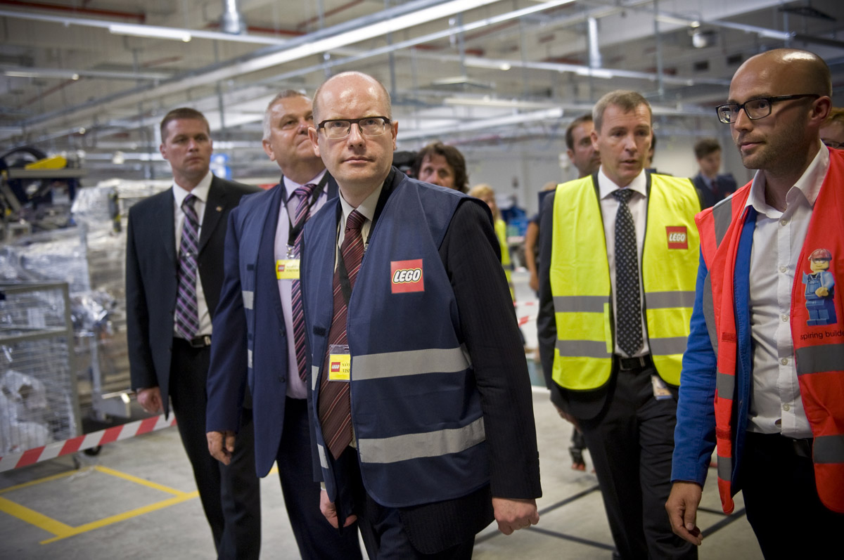 Premiér Bohuslav Sobotka během návštěvy továrny Lego, srpen, foto: Karel Cudlín