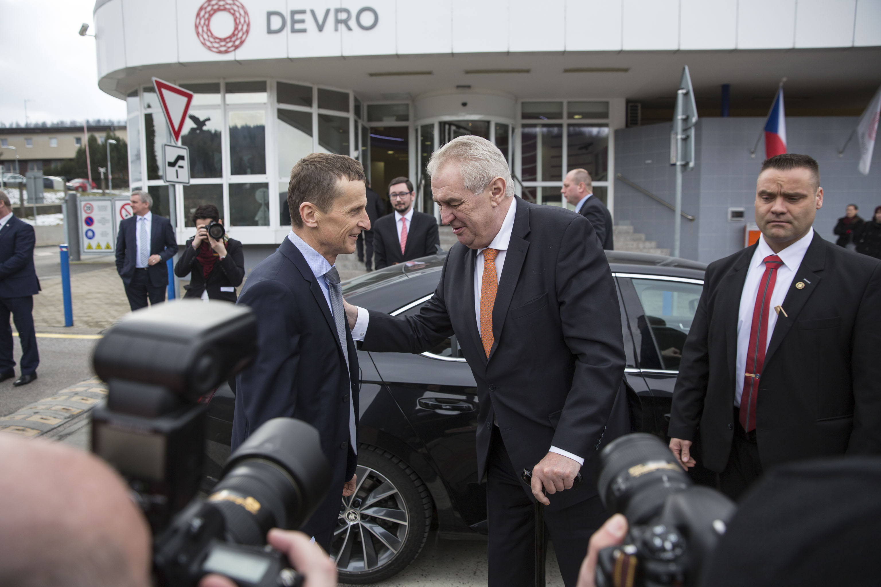 Příjezd Miloše Zemana do společnosti DEVRO v Jilemnici