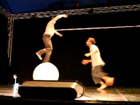 Cie Circoncentrique a SUL FILO DEL CIRCO