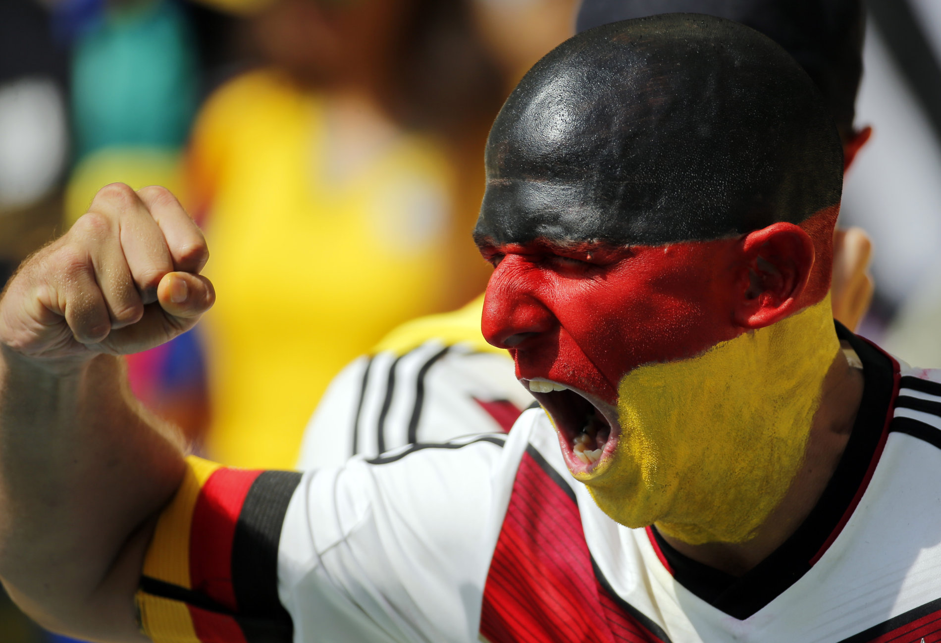 Německý fanoušek na stadionu Maracaná v Brazílii.