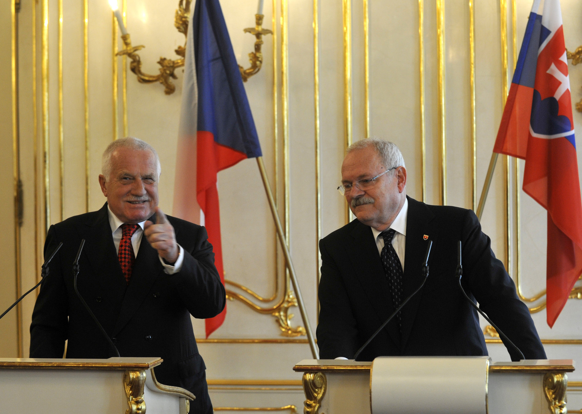 Český prezident Václav Klaus a slovenský prezident Ivan Gašparovič