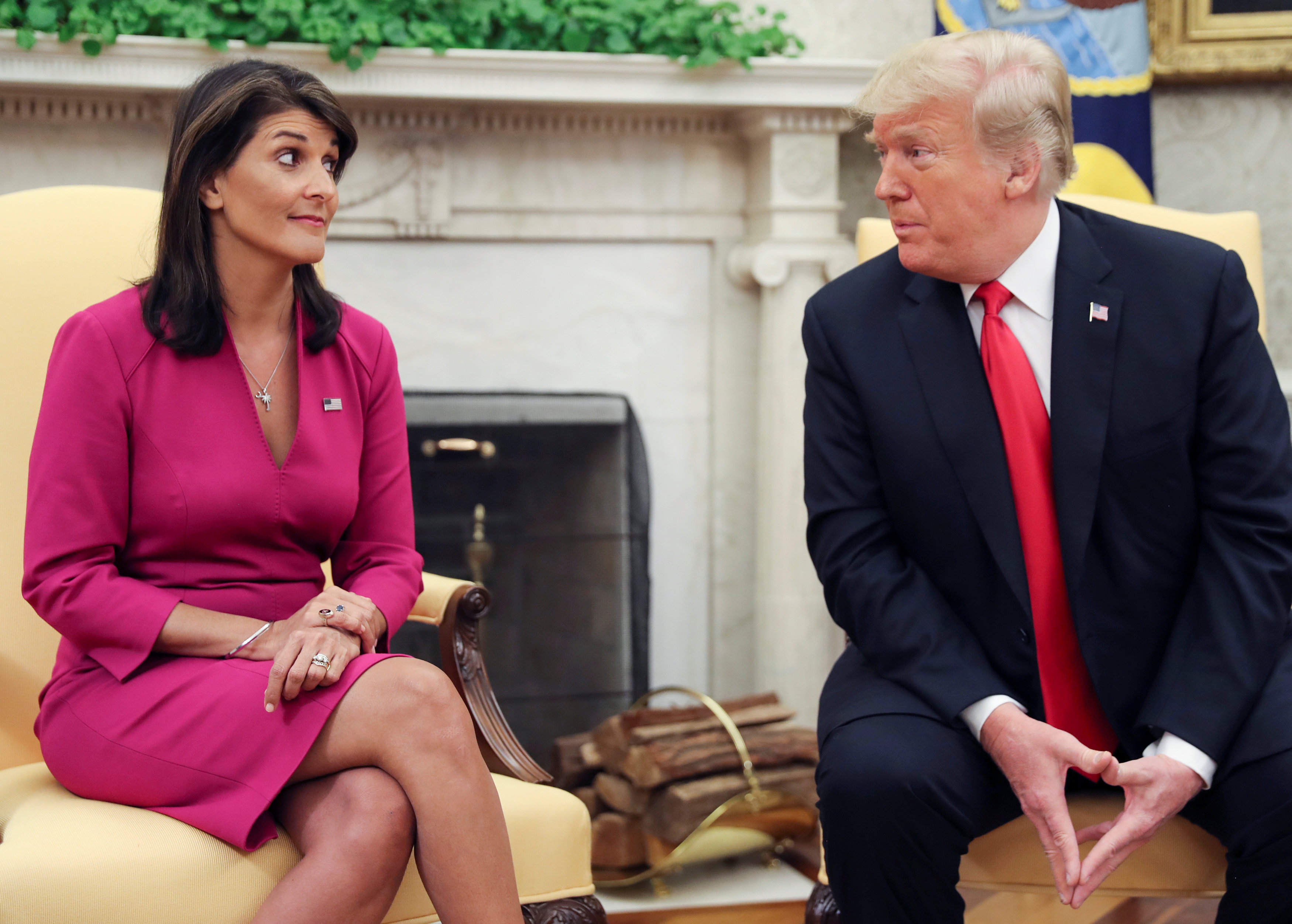 Donald Trump a Nikki Haley v Oválné pracovně