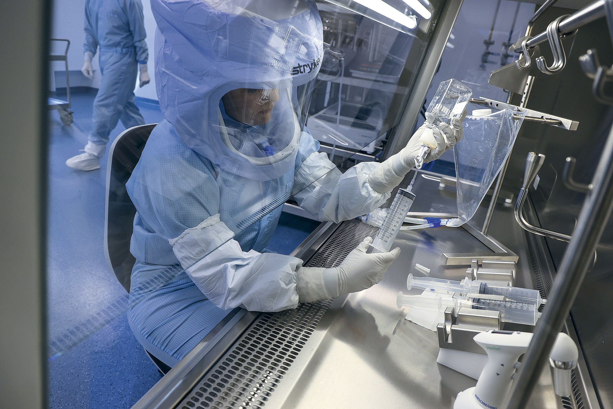 Věřil jim jen málokdo. (Příprava RNA vakcíny v laboratořích start-upu BioNTech v Marburgu v Německu)