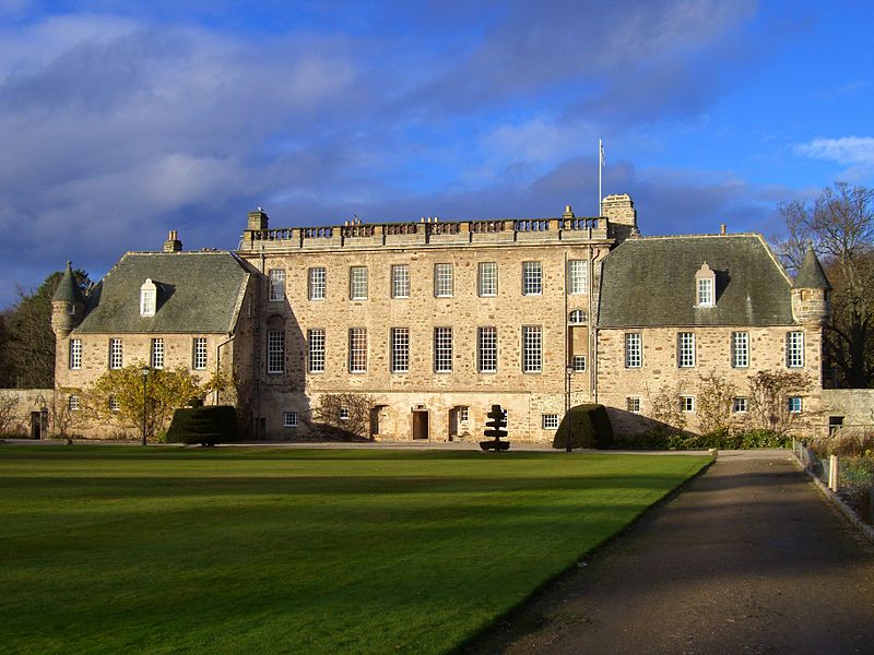 800px G House from the South Lawn on an Autumn Afternoon