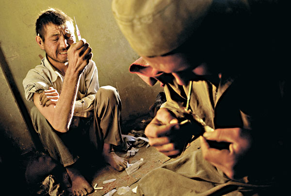 Fotografie: Kriminálník, nebo pacient? (Kábul, 2007) - Autor: Profimedia.cz, http://www.profimedia.cz