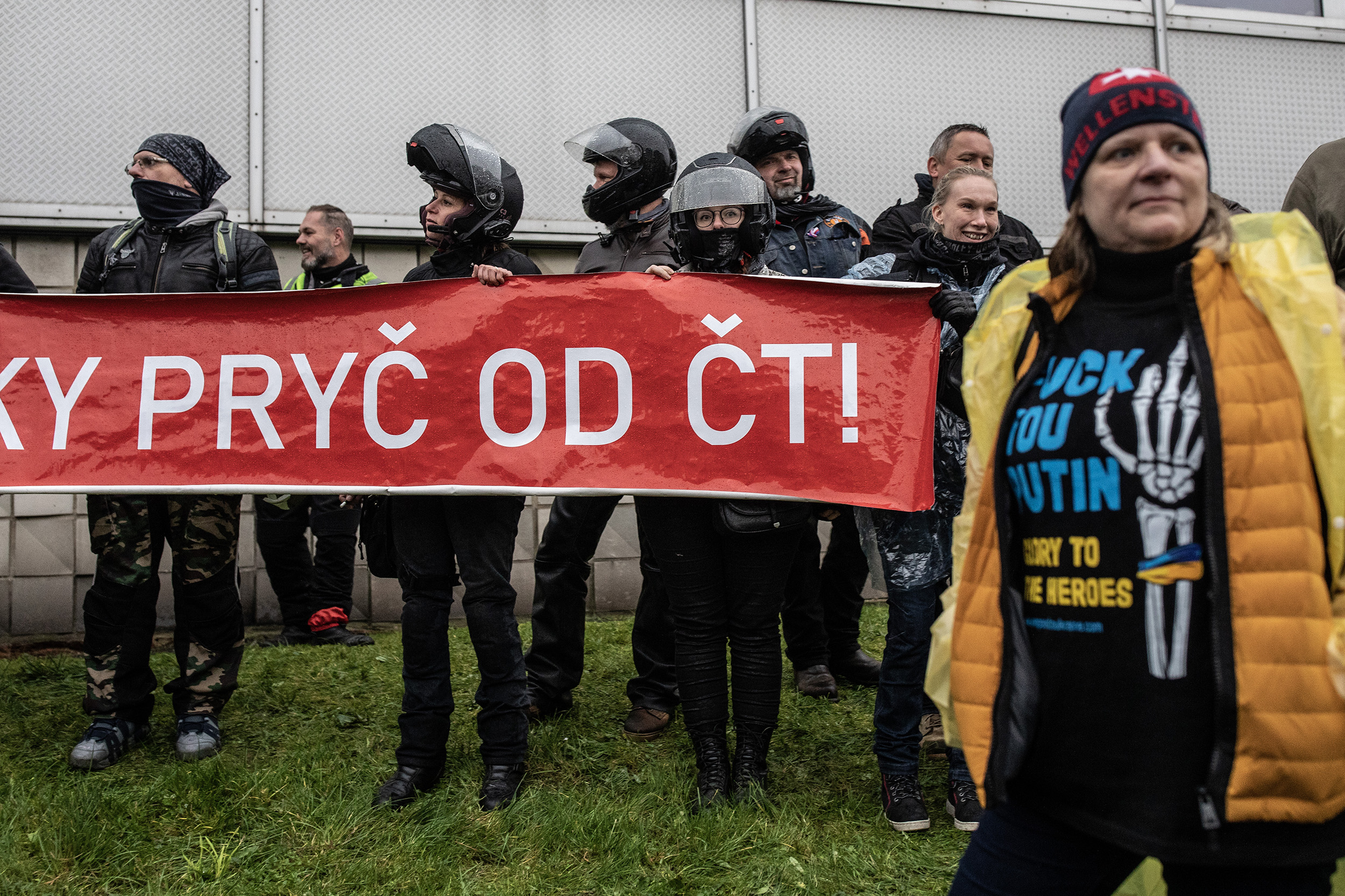 Protestní průvod k budově České televize