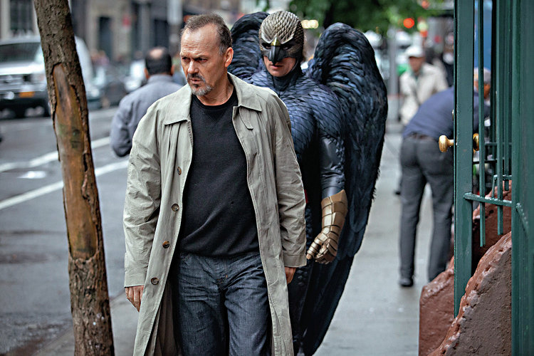 Michael Keaton jako Riggan ve snímku Birdman