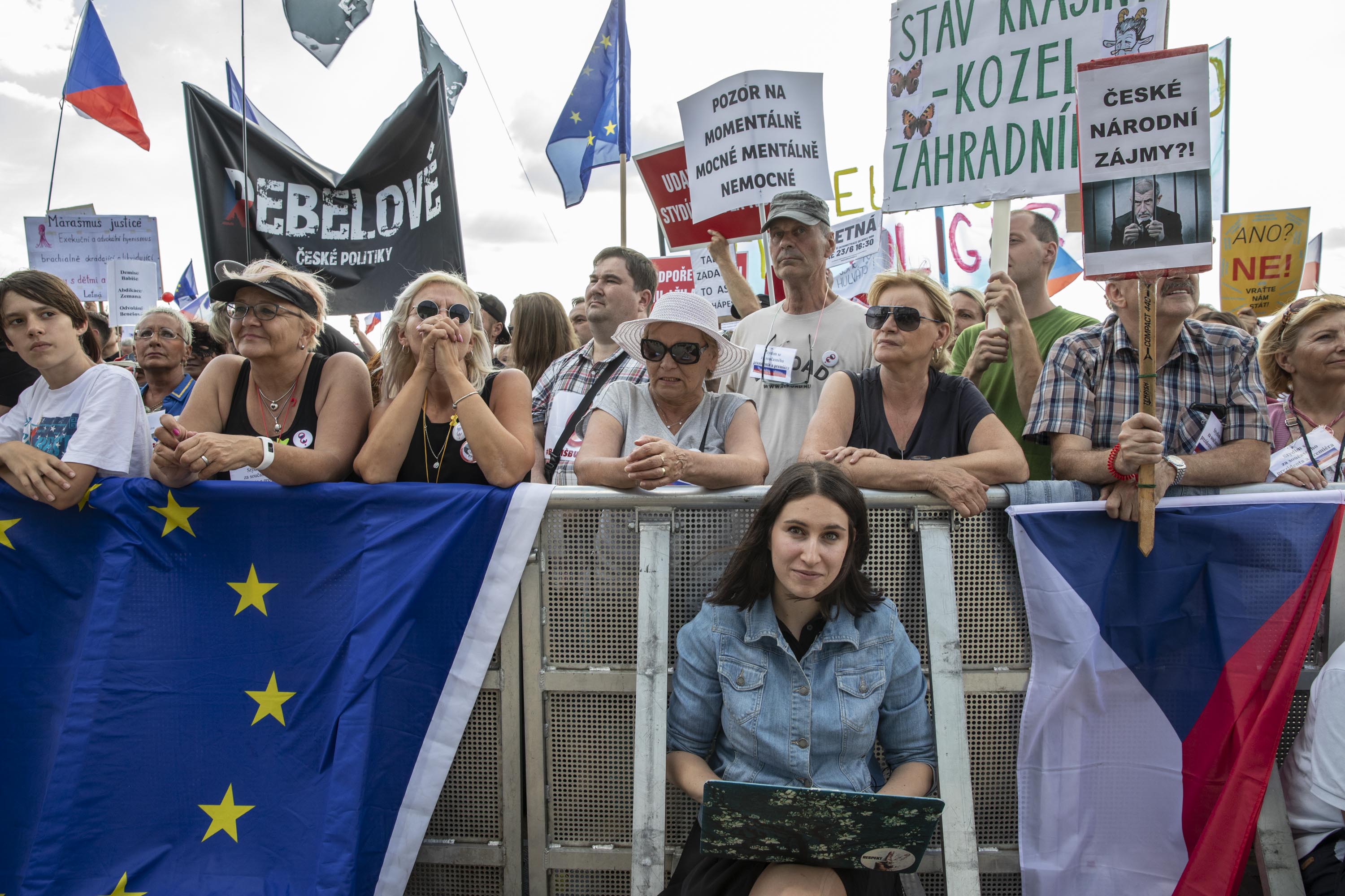Andrea Procházková na demonstraci Milionu chvilek pro demokracii na Letné