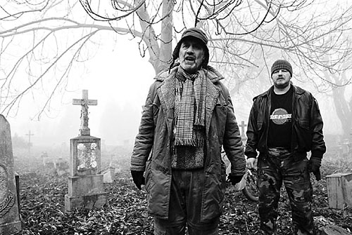 Fotografie: Chalupář Pavelec a hostinský Karel: Sudeťák se bude divit, co umějí čeští vlastenci. Foto Cinemart
