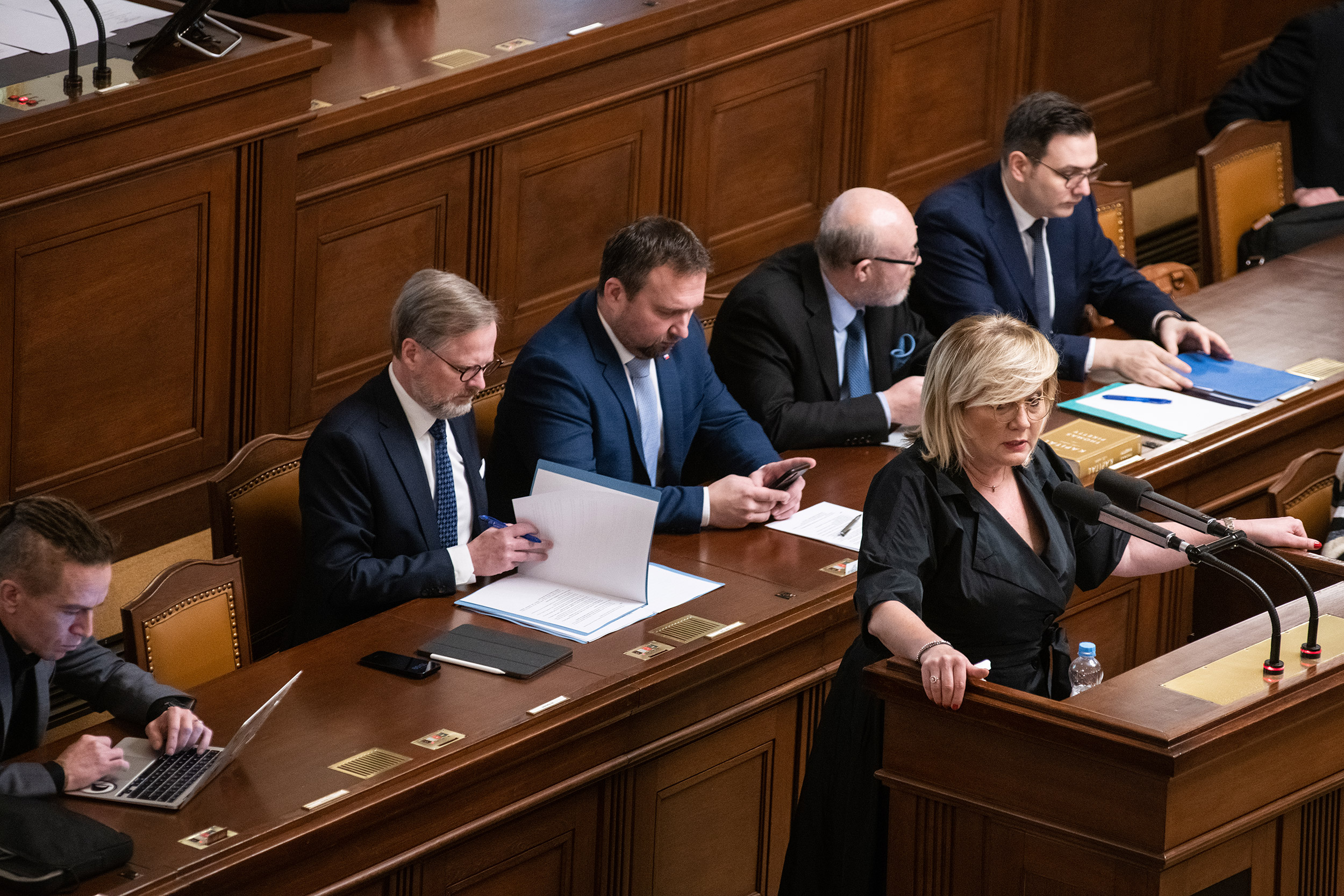 Jednání o vyslovení nedůvěry vládě; ilustrační foto