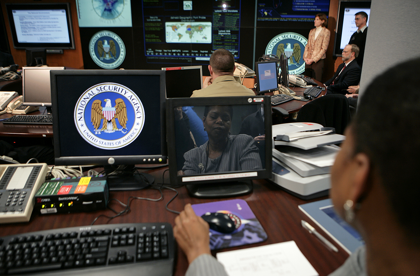 Potají, v klidu, na dálku. (záběr do prostor velitelství JSOC na základně Fort Meade, 2006)
