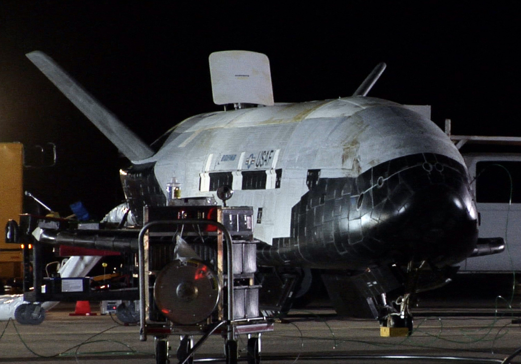 X-37B po návratu z prvního orbitálního letu