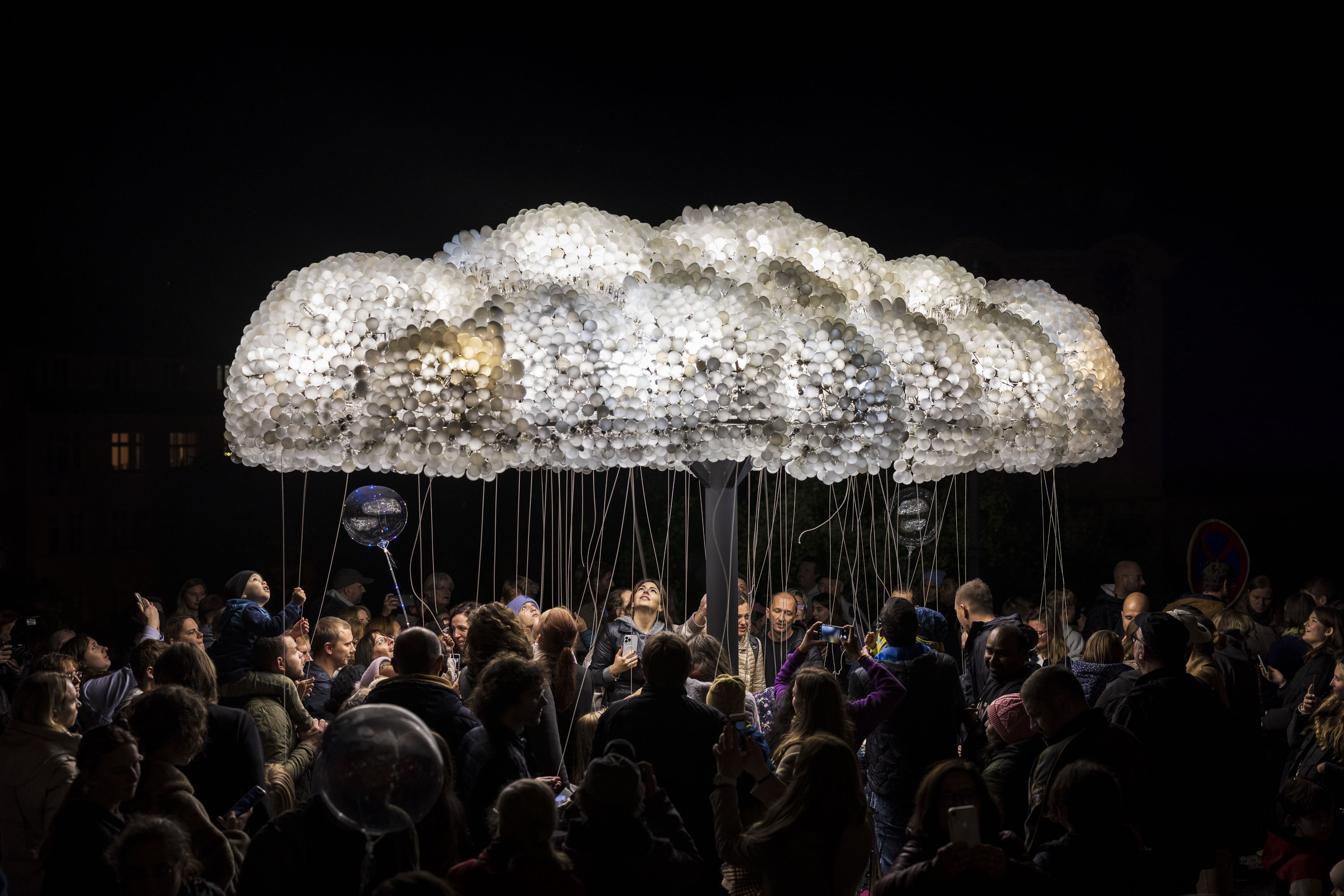 Caitlind Brown & Wayne Garrett, instalace Cloud
