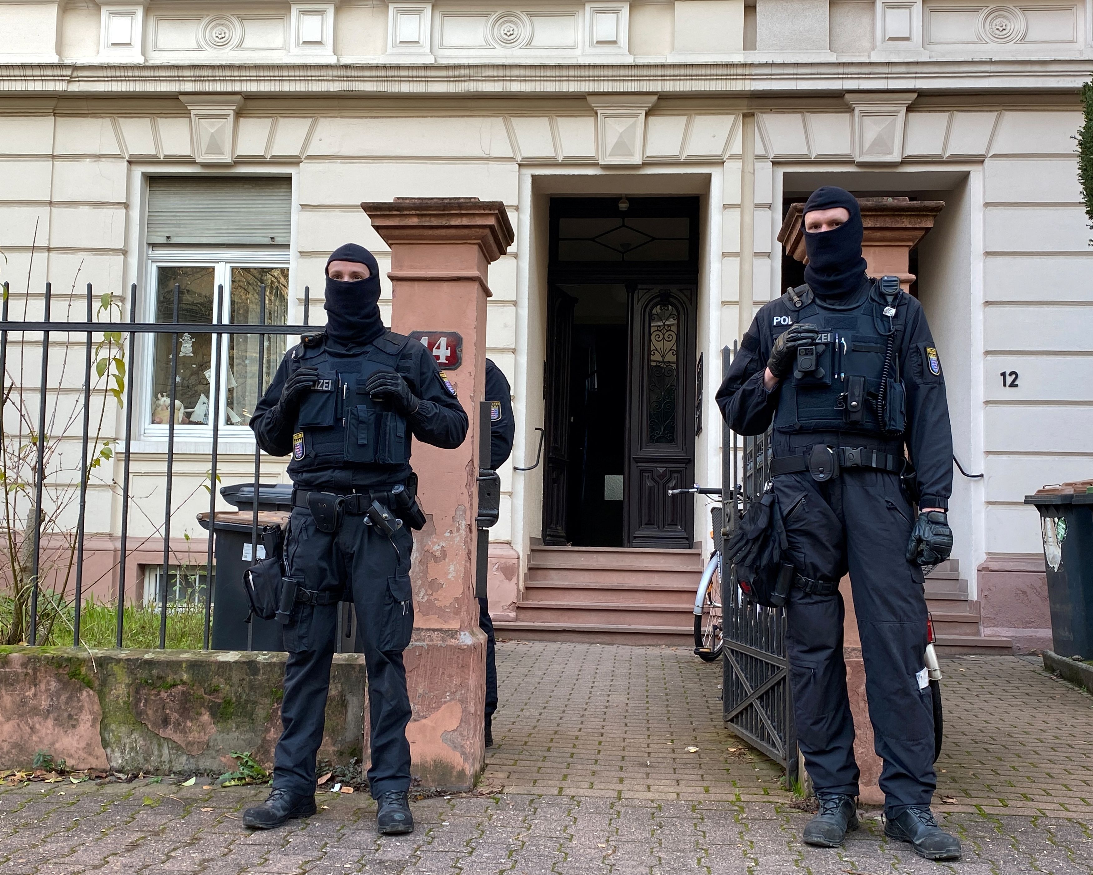 Policie při zásahu proti  plánovanému převratu