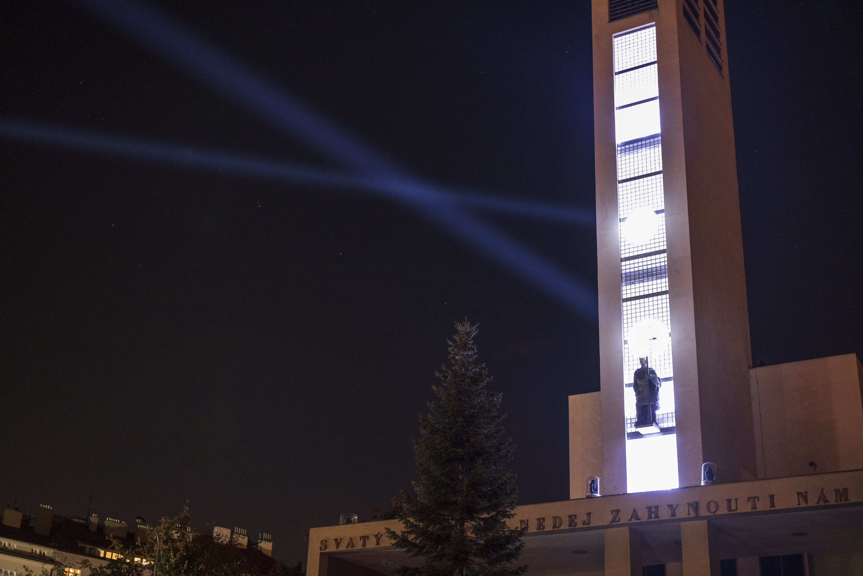 László Zsolt Bordos, projekce Creaturae na kostel sv. Václava