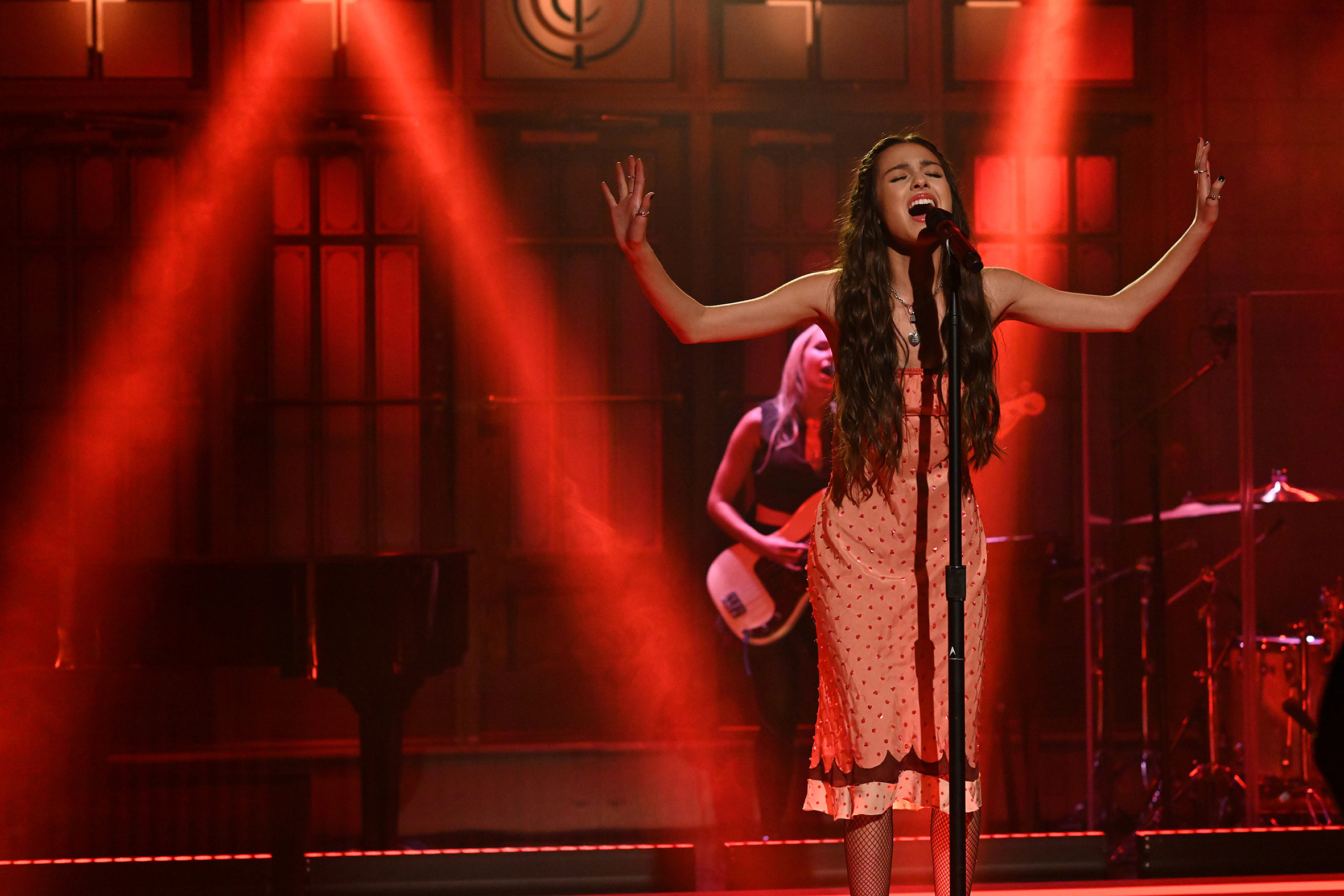„Jestli mi ještě jednou někdo řekne: Užívej si mládí!, tak se rozbrečím.“ (Olivia Rodrigo v televizní show Saturday Night Live).