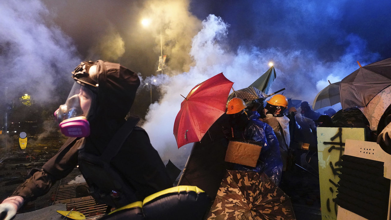 Policie se neúspěšně pokusila proniknout do budovy univerzity v Hongkongu
