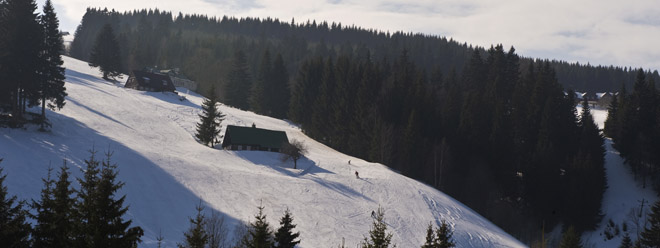 Lyžujte v Česku: draze a bez nakupování
