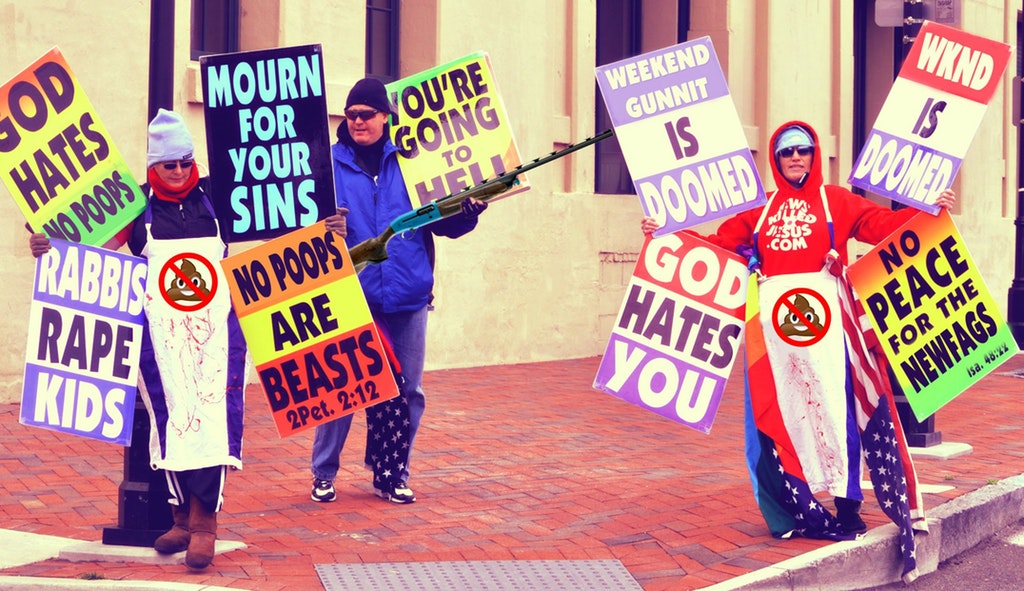 WBC mimo jiné hlásá, že všechno utrpení si Američané vysloužili „tolerancí teploušů“ 