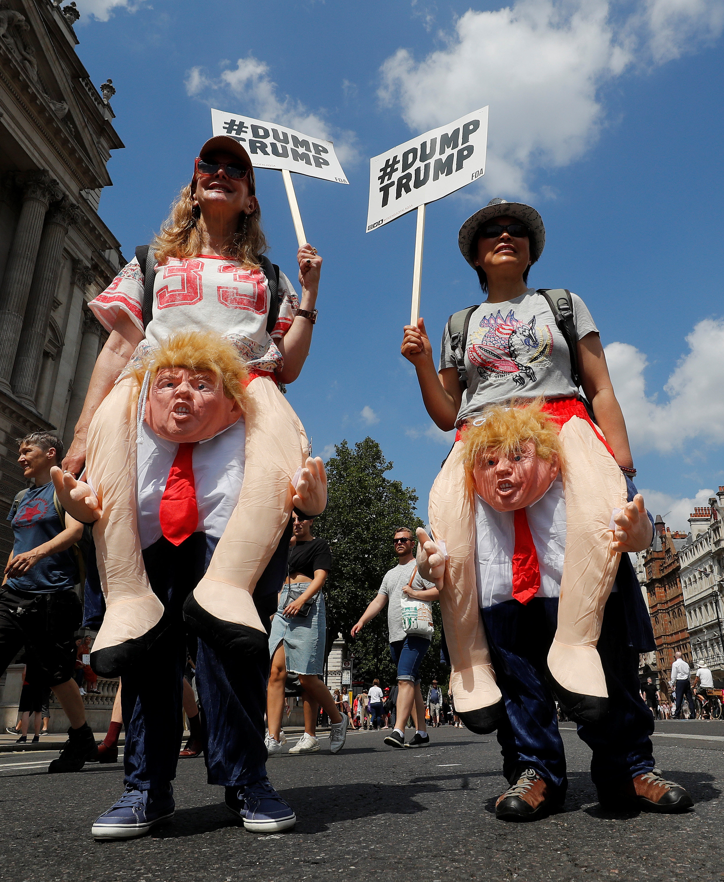Londýnské protesty proti prezidentu Trumpovi