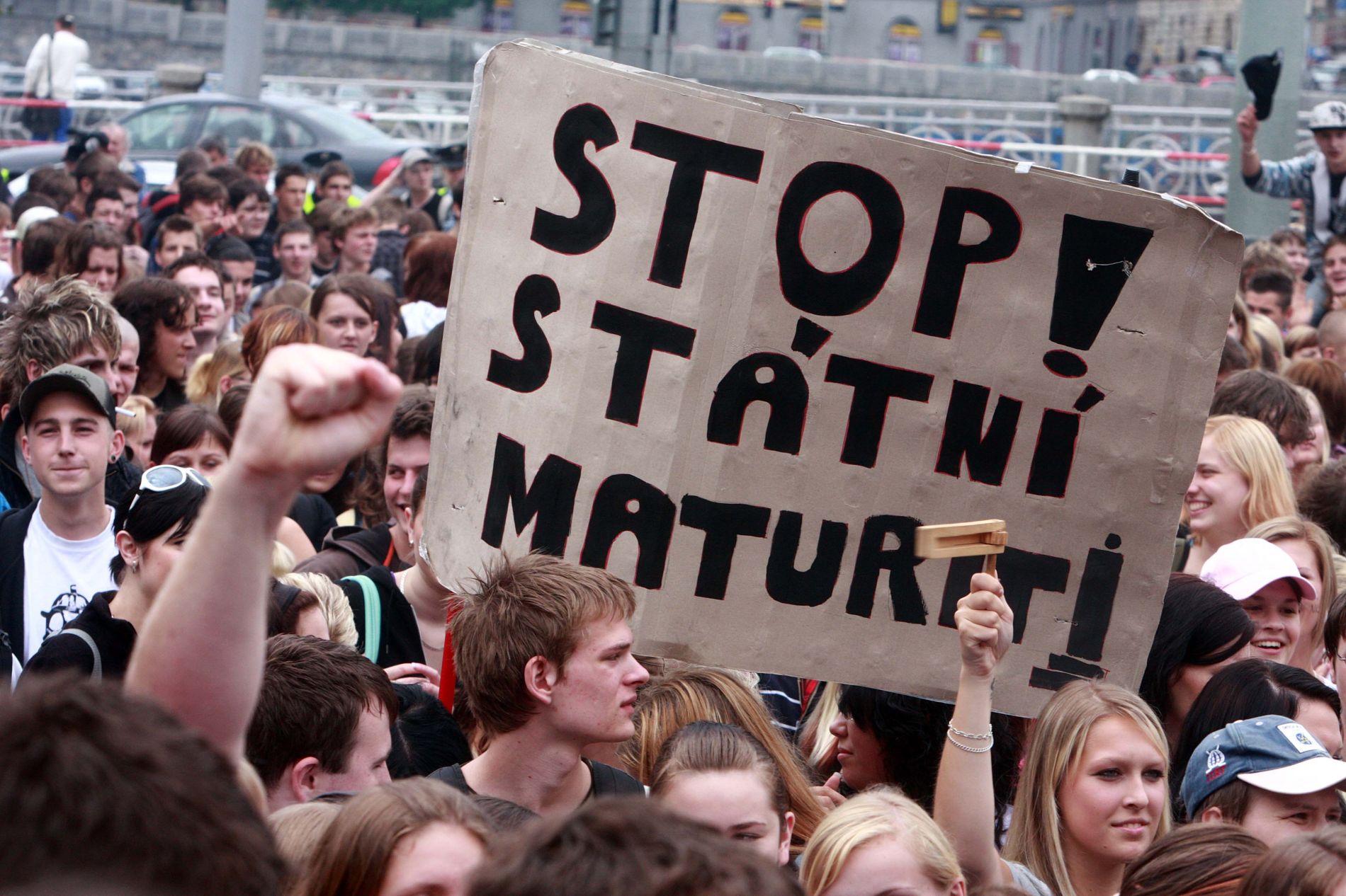 Proti státním maturitám se studenti v minulosti i několikrát bouřili.