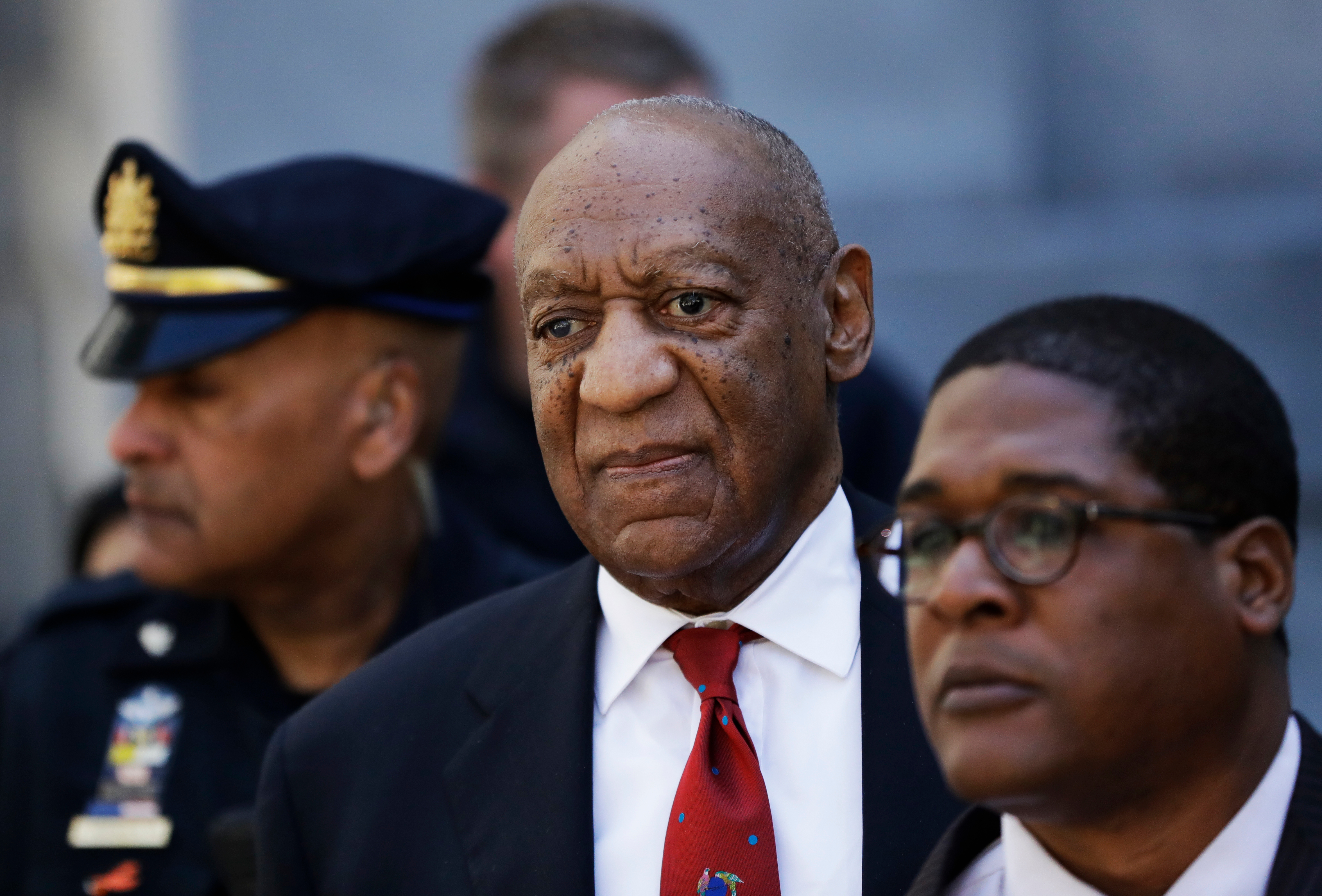 Bill Cosby odchází od soudu