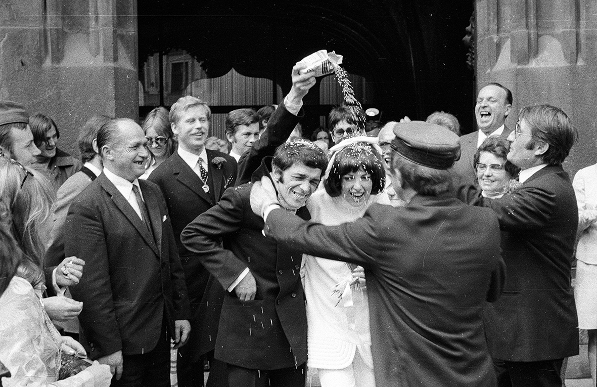 Svatba režiséra Pavla Juráčka, na níž byl za svědka Václav Havel, 1970.