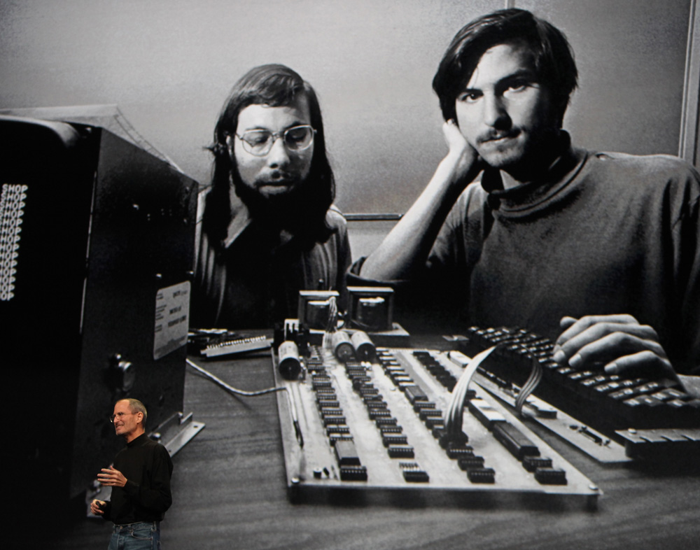Firma Apple a její zakladatel Steve Jobs se pokusili znovu přeformulovat to, co si představujeme pod pojmem osobní počítač.
