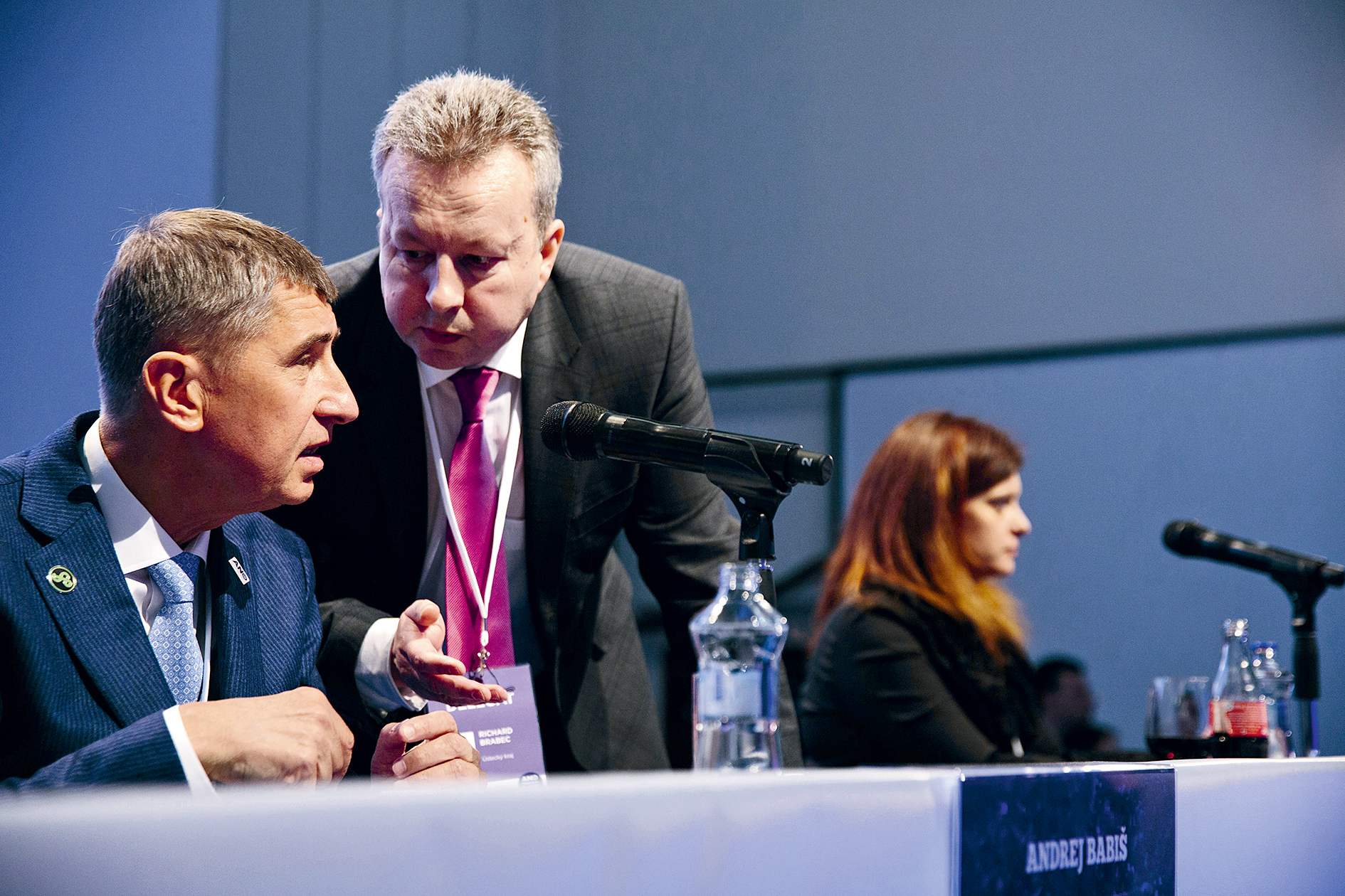 Já nikam neodcházím, šéfe. 
(Andrej Babiš
a Richard Brabec)