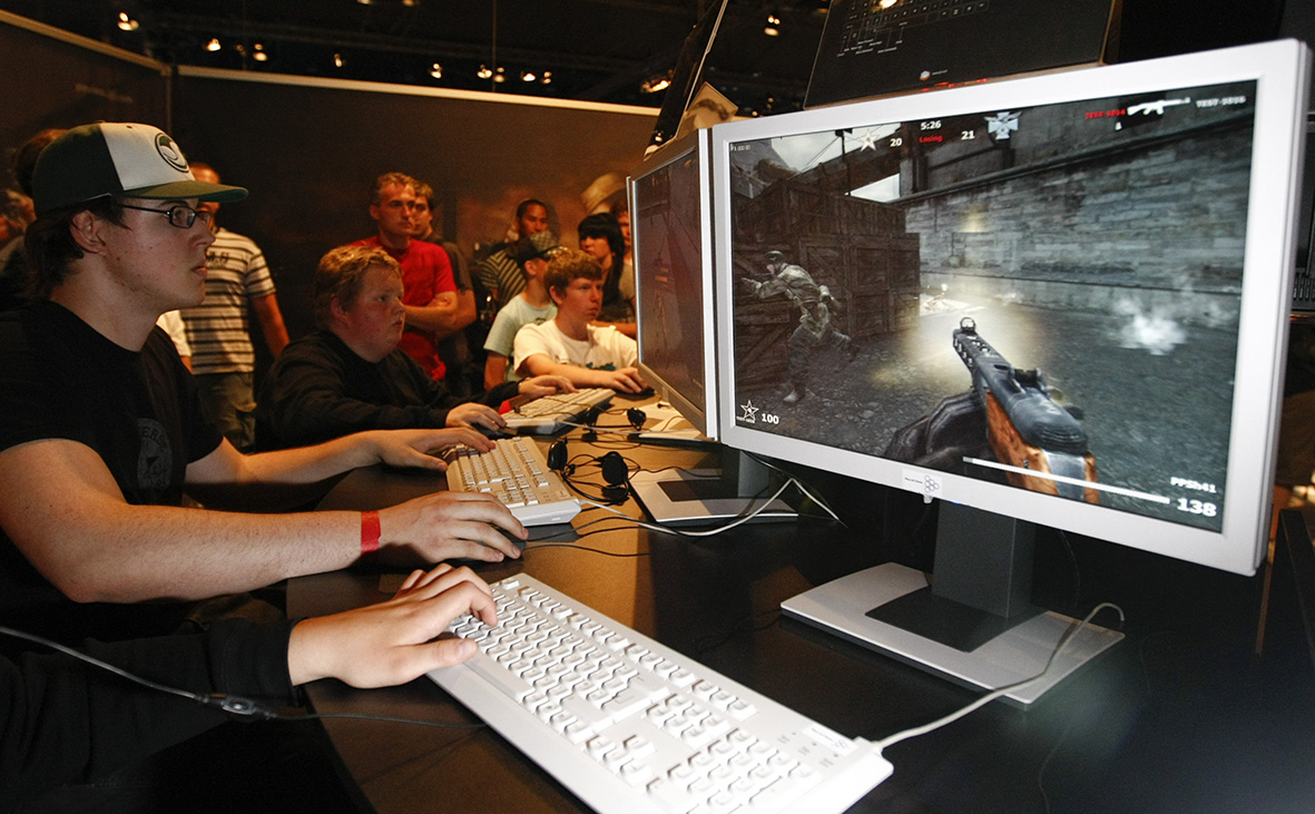 Visitors play the game "Karma" based on the second World War at an exhibition stand at the Games Convention Online 2009 fair in the eastern German city of Leipzig July 31