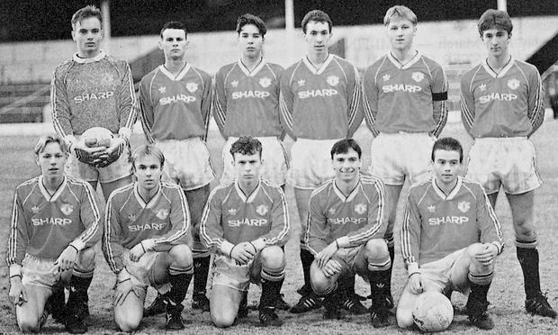 1990: Adrian Doherty zcela vpravo dole