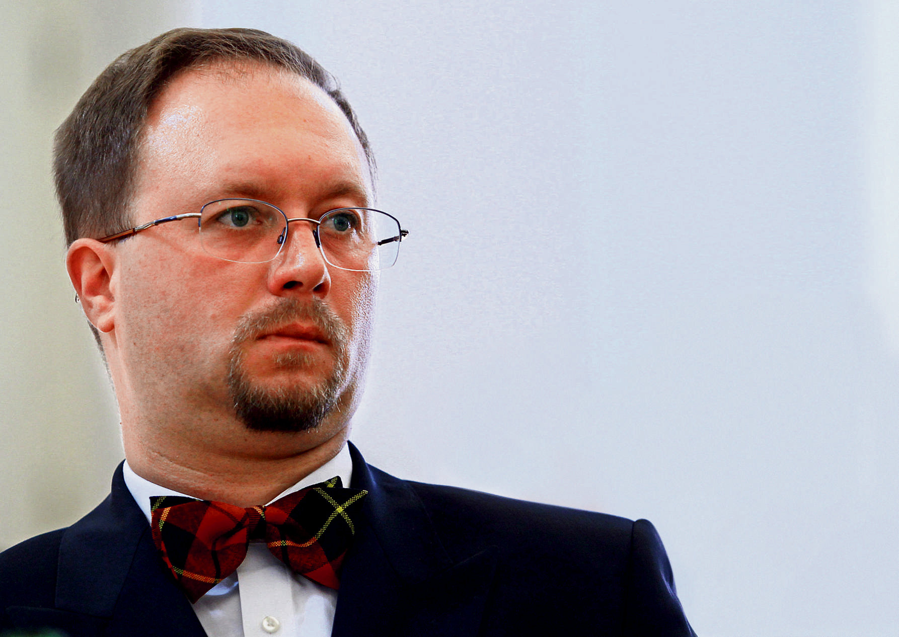 Premiérův poradce Roman Joch se ostře pustil do prezidenta Václava Klause - a záhy na Úřadu vlády skončil.
