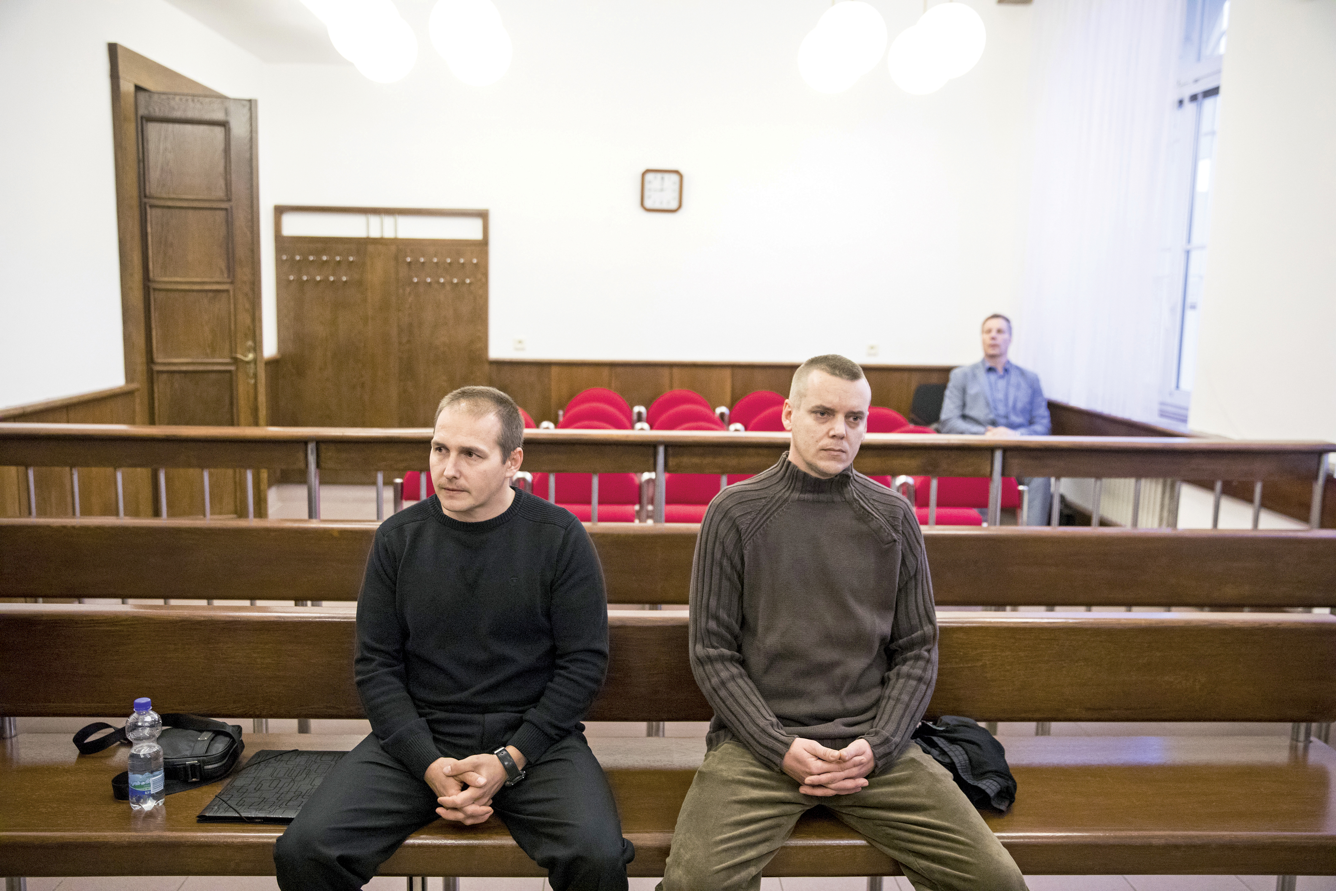 Strážníkům Martinu Roučkovi (vlevo) a Jaroslavu
Bělskému hrozí za kruté a nelidské zacházení 3–10 let
ve vězení.