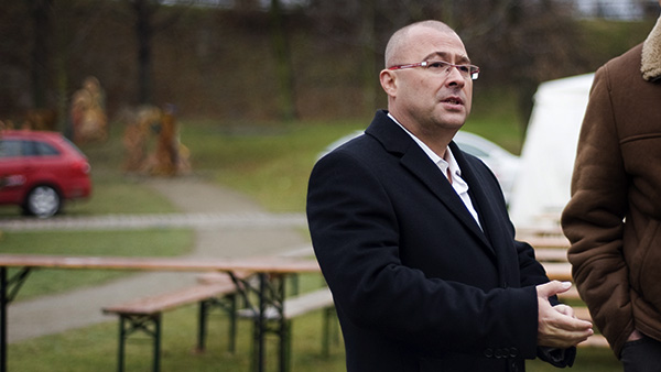 Detektivové rozšířili obvinění v případu údajné korupce při nákupu armádních vozidel Tatra. Situace se zamotává.