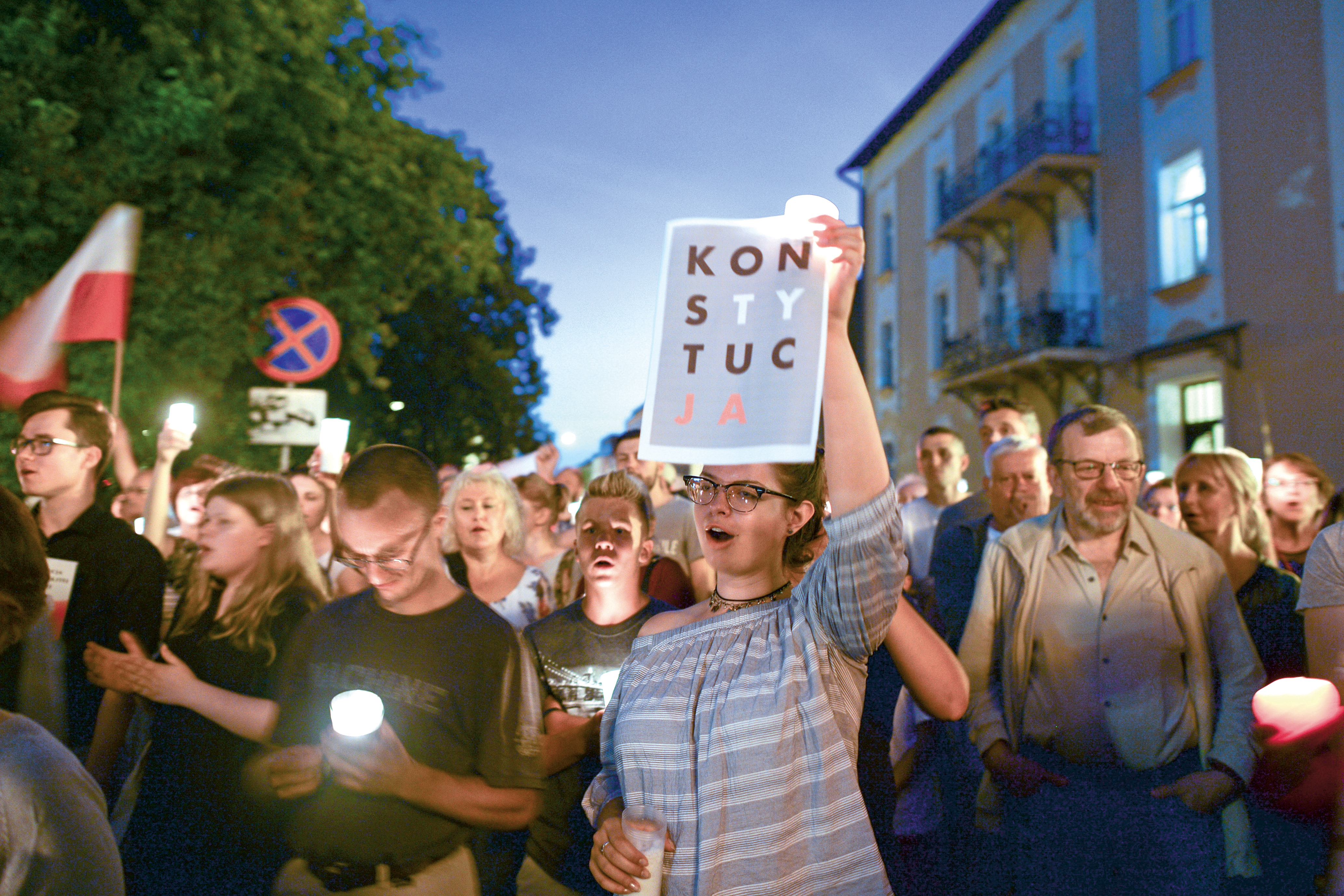 Zrádci, kteří nesouhlasili.
(Protivládní protesty ve Varšavě)