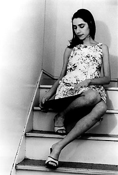 Fotografie: Psychiatři by možná protestovali, ale v Británii najdete málo tak osobitých muzikantů, jeko je PJ Harvey. Foto: archiv PJ Harvey