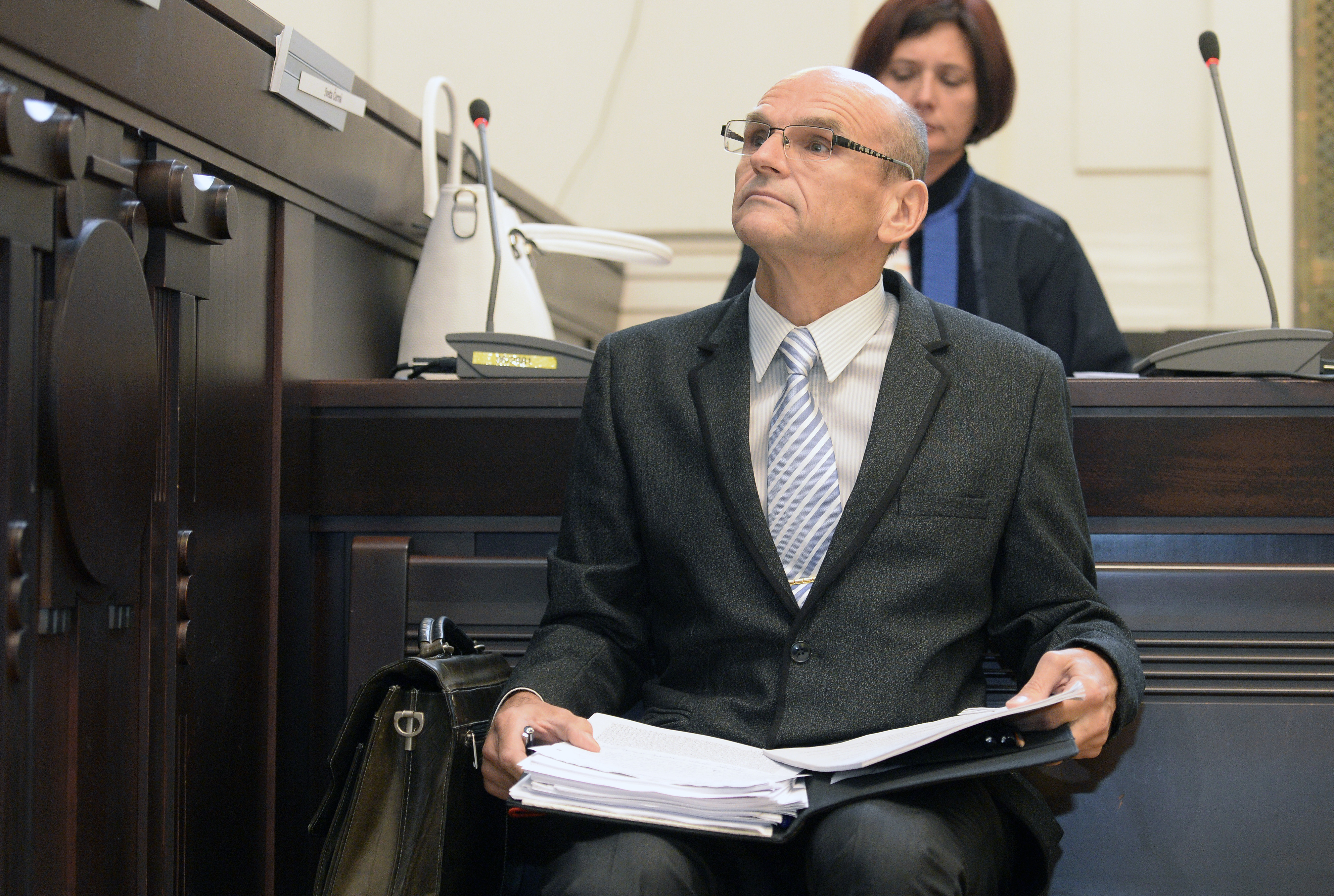 Městský soud začal 5. srpna 2019 v Praze projednávat korupční kauzu soudce pražského vrchního soudu Ivana Elischera (na snímku). Podle obžaloby ovlivňoval na základě úplatků od vietnamské komunity rozhodování svého senátu v některých odvolacích řízeních, která se týkala drogové kriminality. Hrozí mu až 12 let vězení a také propadnutí majetku