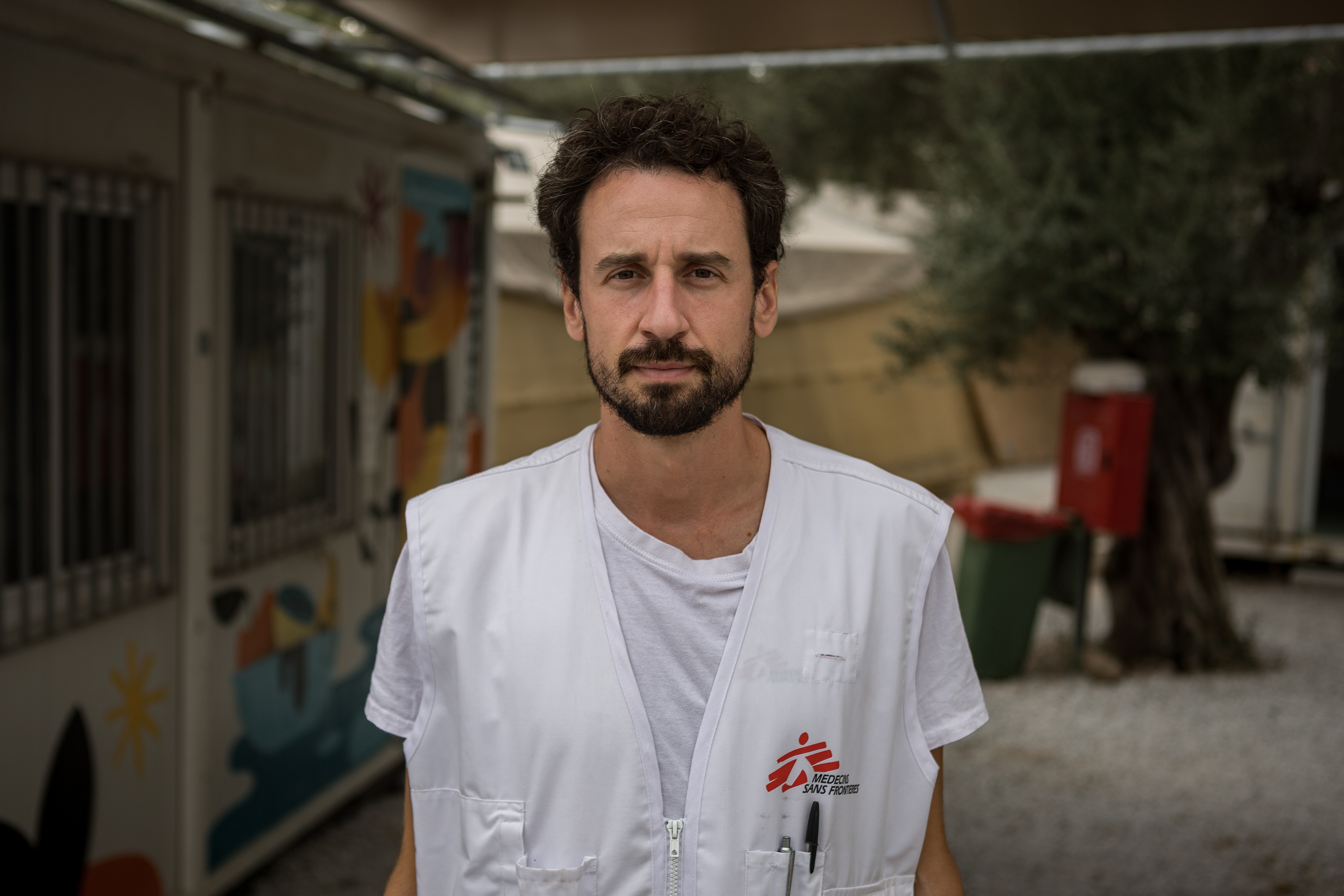 Vedoucí psycholog kliniky Lékařů bez hranic  Mario López Alba