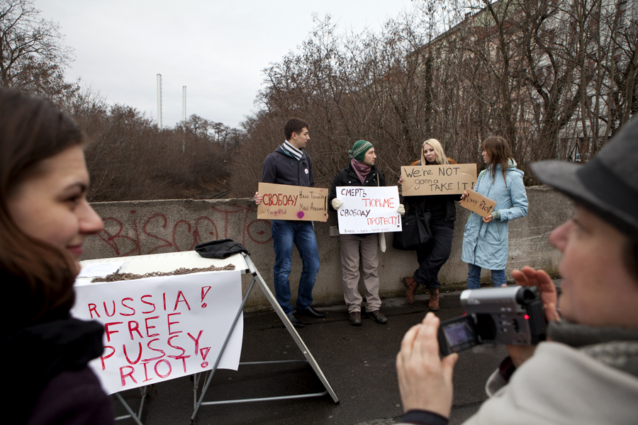 I v Praze se ruskému dívčímu uskupení Pussy Riot dostalo podpory