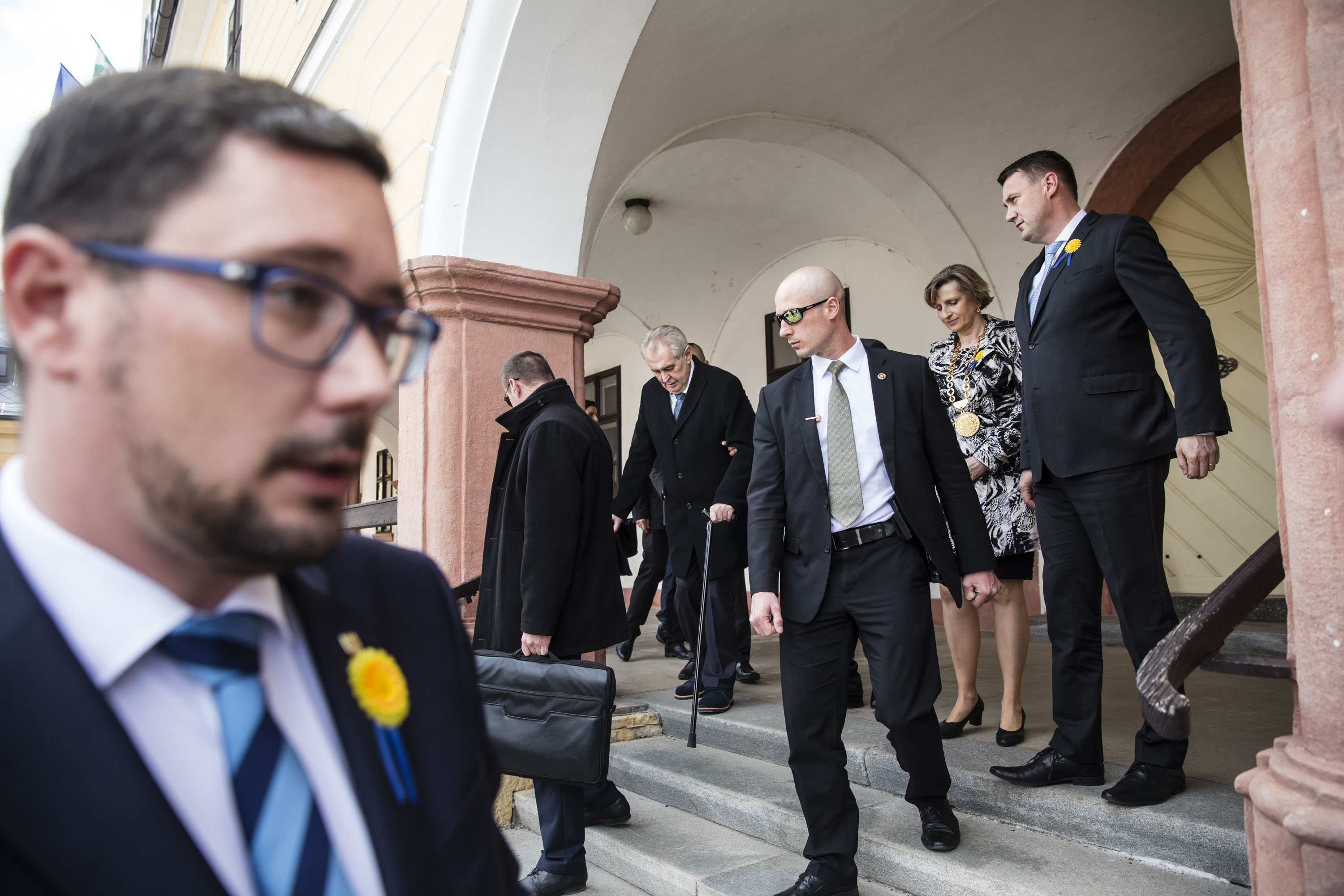 Miloš Zeman přichází na setkání s občany Jilemnice, 10.5.2017