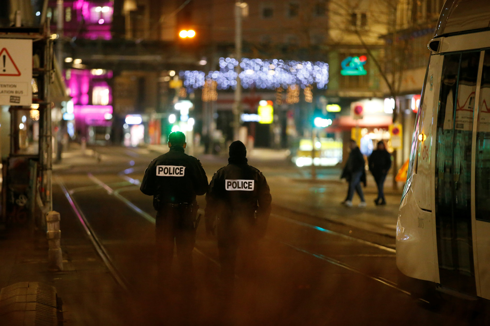 Francouzská policie zabezpečuje oblast po střelbě v centru Štrasburku.