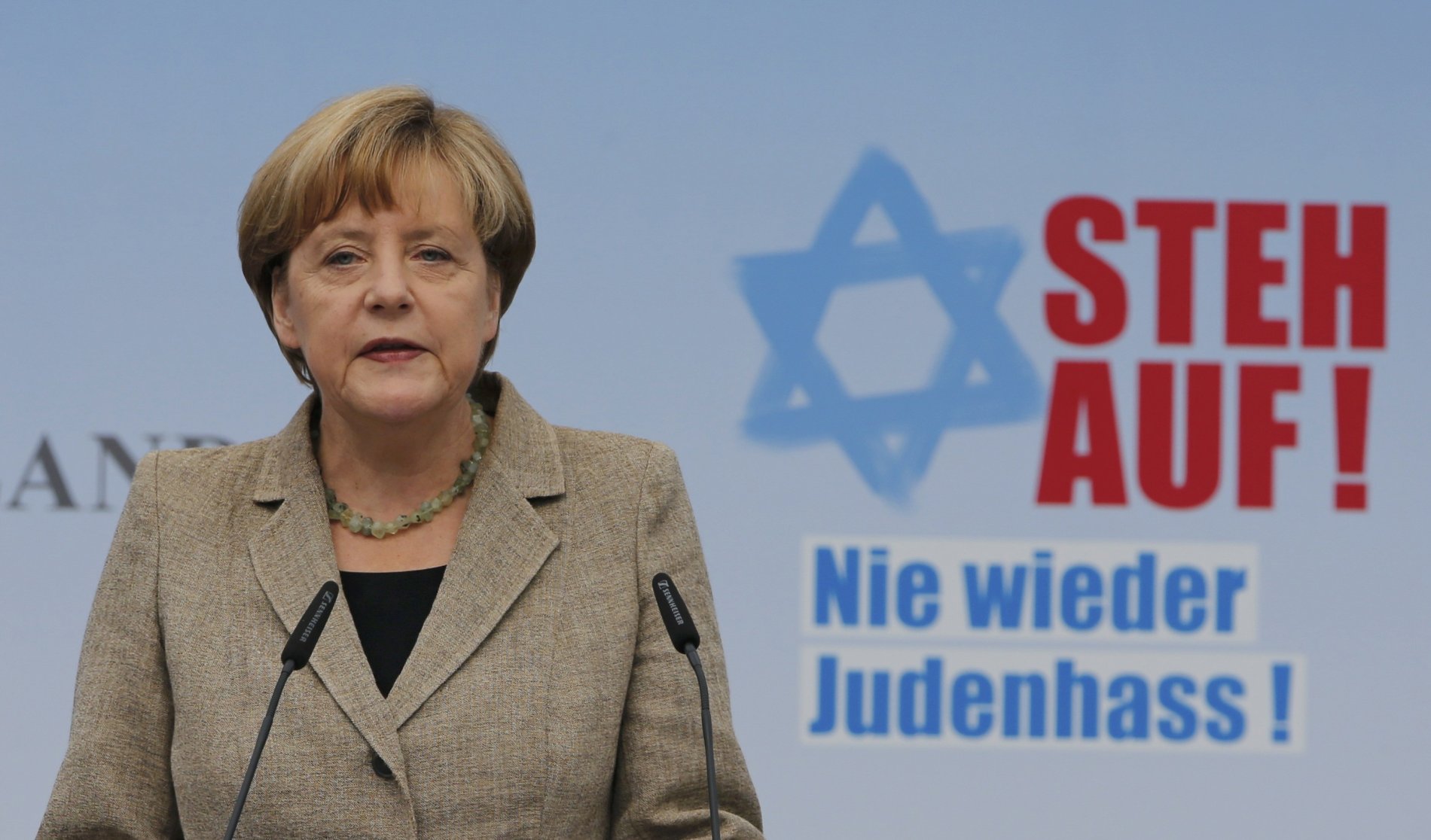 Německá kancléřka Merkelová promluvila včera k účastníkům antisemitské demonstrace u berlínské Braniborské brány. Židovská víra má podle ní v Německu pevné místo.