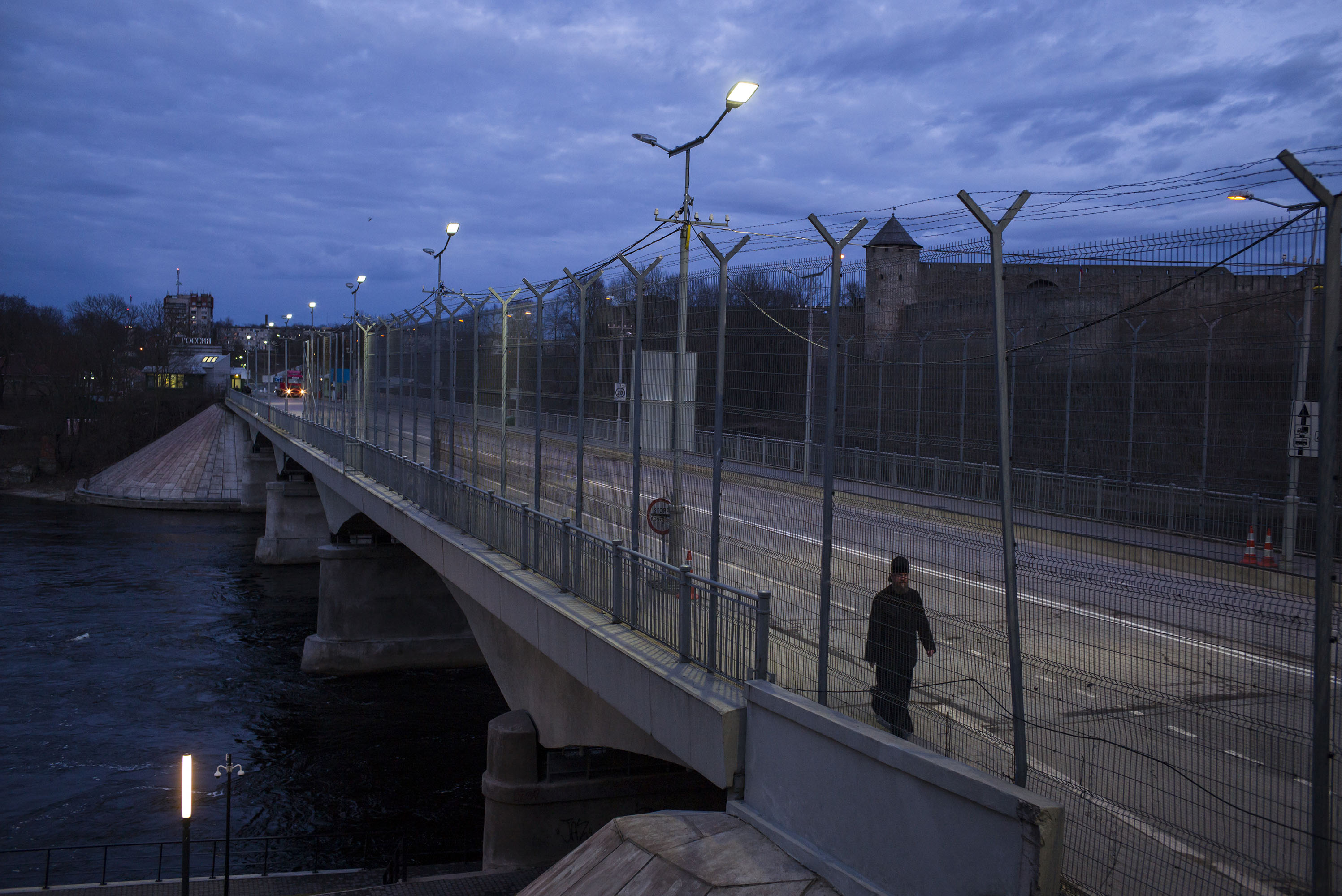 Hraniční přechod mezi Evropskou unií a Ruskem, Narva, Estonsko, duben, 2015