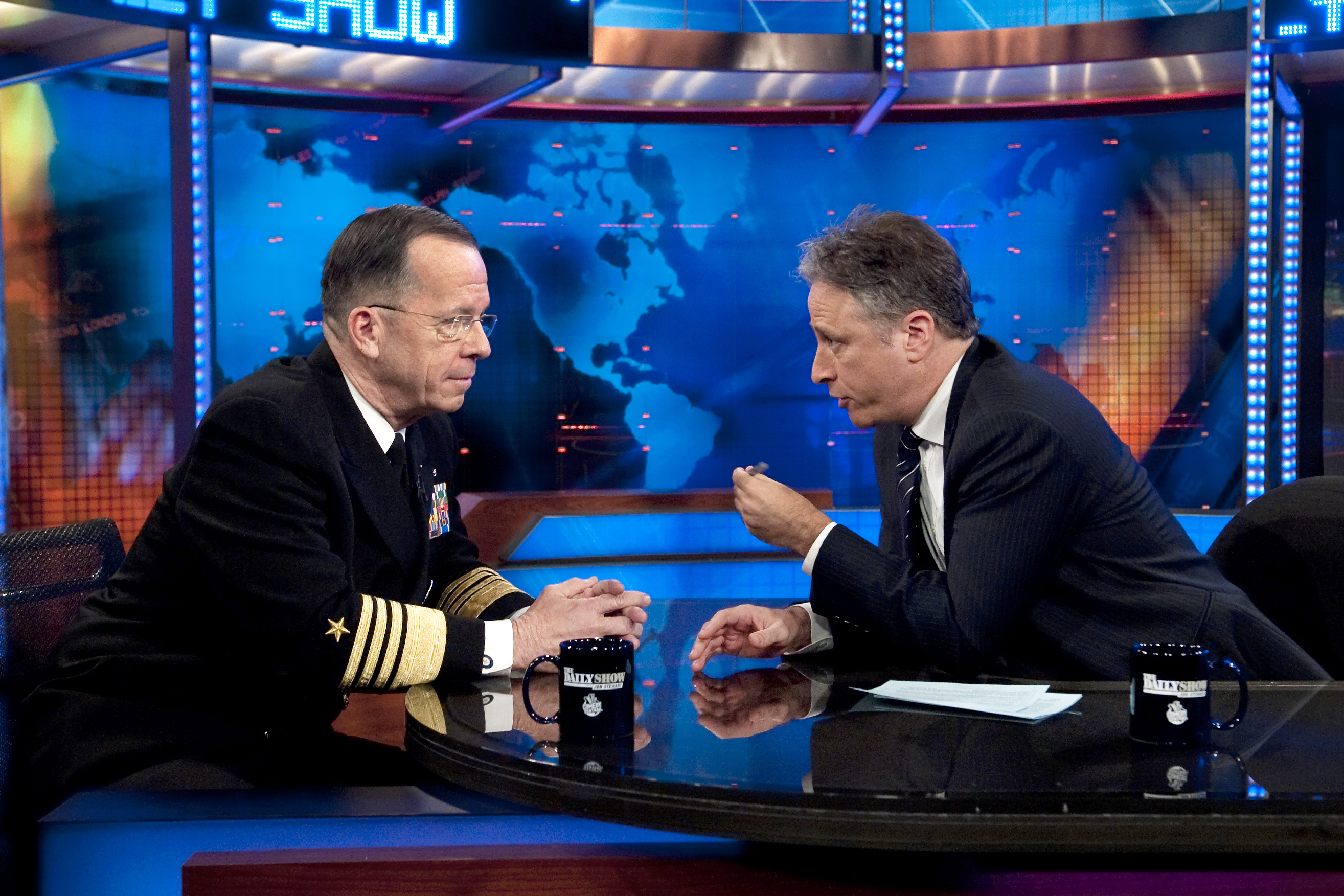 Jon Stewart v rozhovoru s americkým admirálem Mullenem