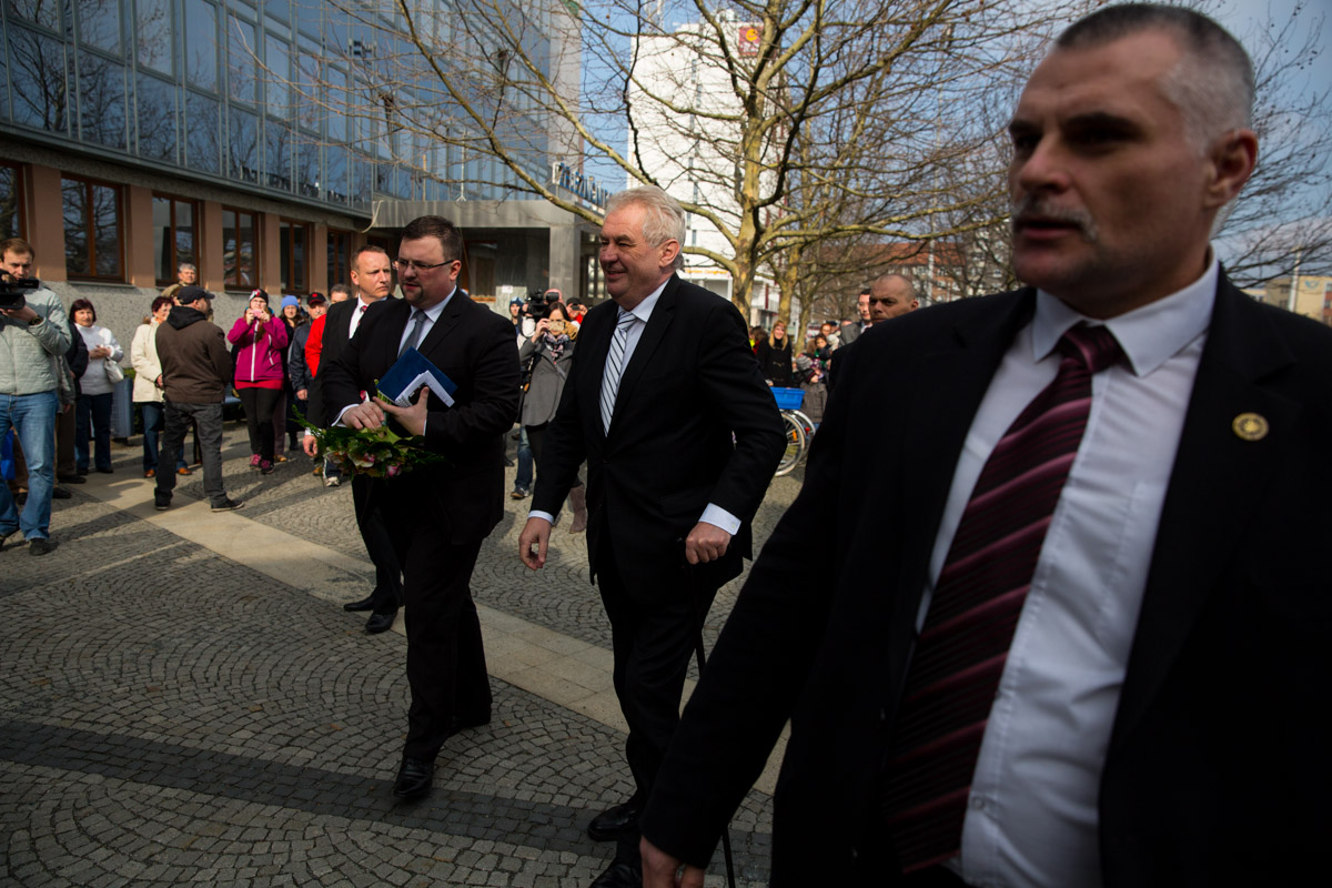 Prezident Miloš Zeman přijíždí ke Krajskému úřadu