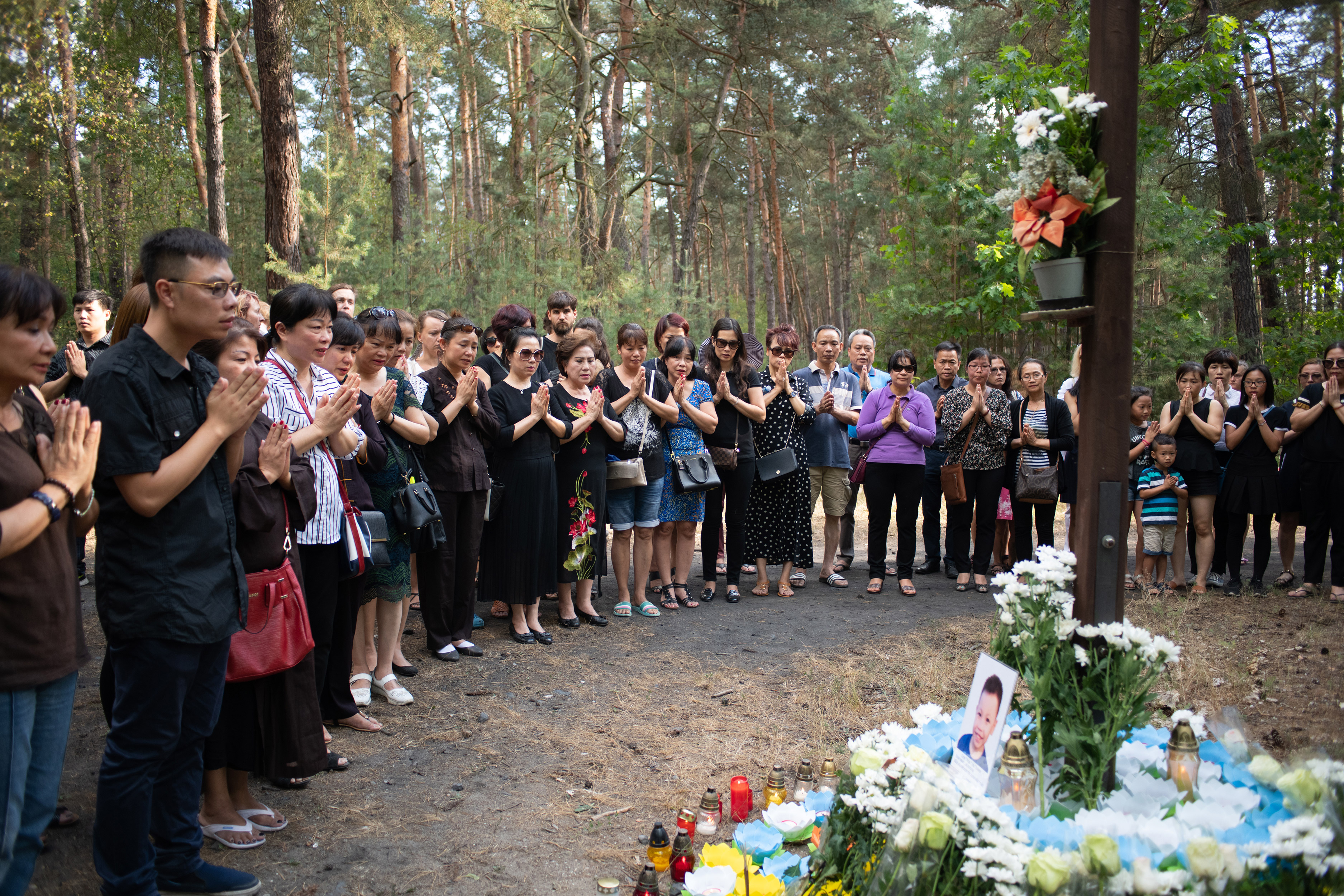 Pieta za dva utonulé vietnamské chlapce nedaleko jezera Lhota, srpen 2018